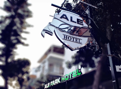 Ale hotel ışıklı totem