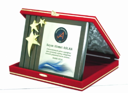 Üç yıldızlı plaket